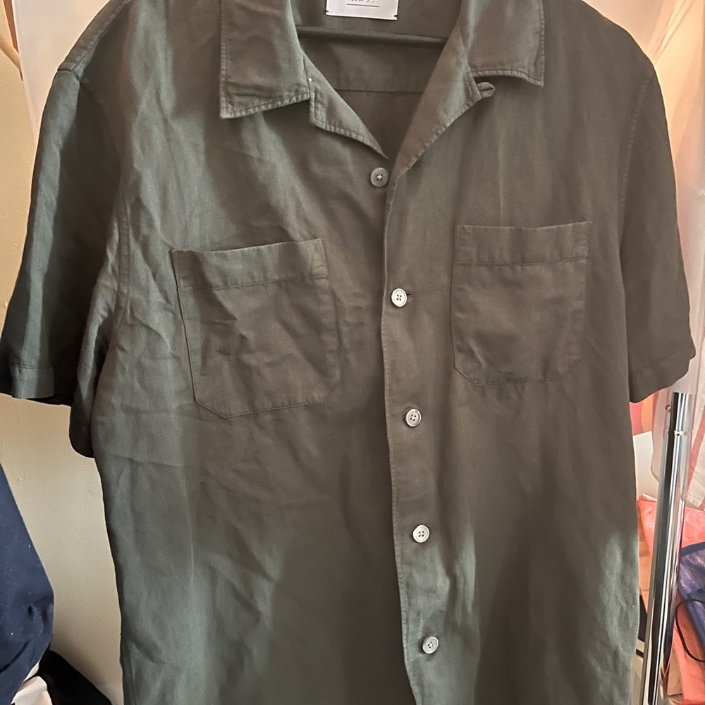 Men's Short-Sleeve Button-Down Shirt in Olive Green